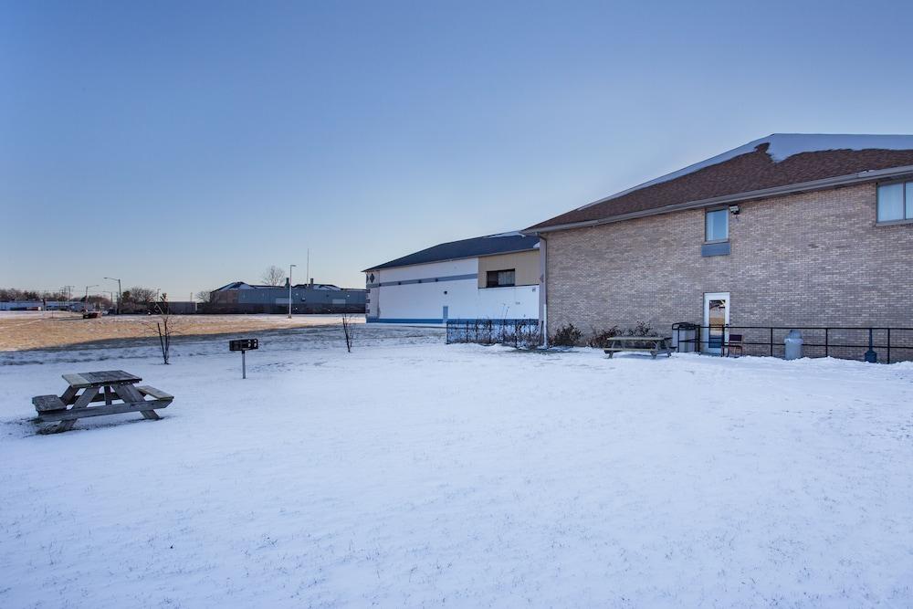 Super 8 By Wyndham Kokomo Exterior foto