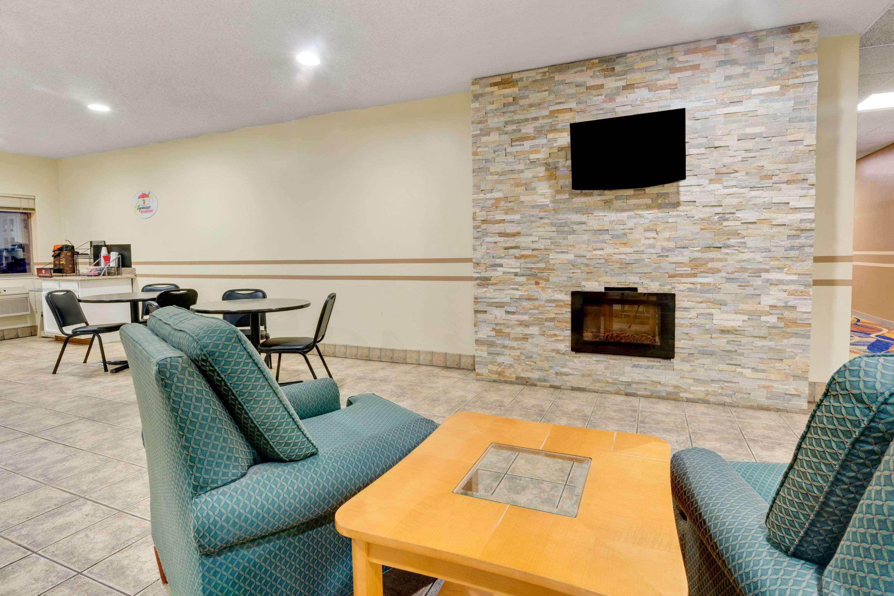 Super 8 By Wyndham Kokomo Exterior foto