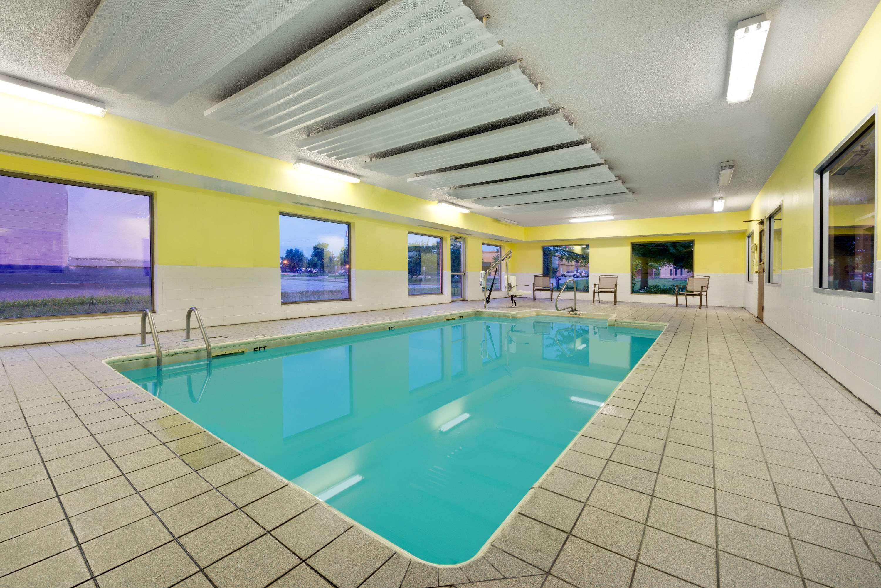 Super 8 By Wyndham Kokomo Exterior foto
