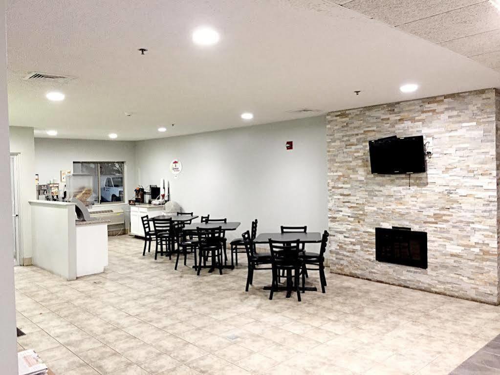 Super 8 By Wyndham Kokomo Exterior foto